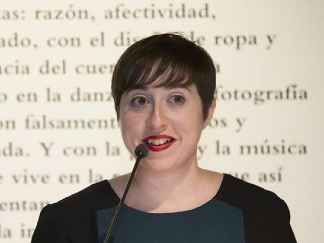La poeta Elena Medel en Facultad de Comunicación